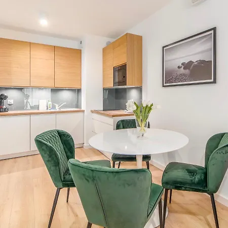 Faro Kasprowicza 20 Basen W Cenie Schwimmbad Im Preis