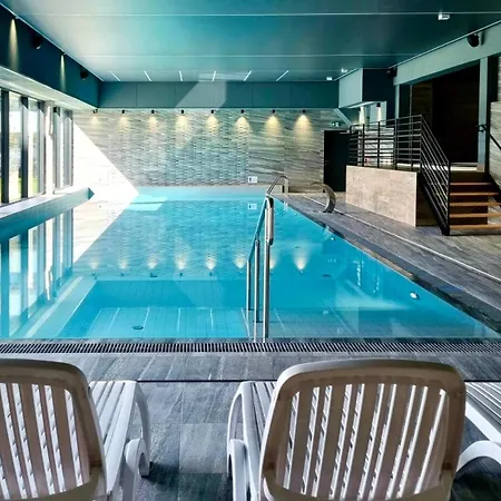 Faro Kasprowicza 20 Basen W Cenie Schwimmbad Im Preis קולובז'ג